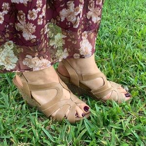 Aerosoles Cross Strap Wedge Sandals Nude Size 9